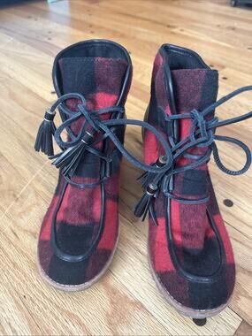G.H. Bass & Co. Size 7.5 TERESA Black Red Plaid Flannel Leather Wedge Boots